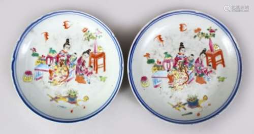 A GOOD PAIR OF CHINESE FAMILLE ROSE PORCELAIN DISHES, each decorated with scenes of ladies and