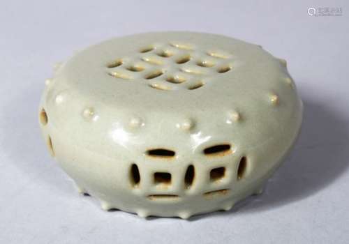 A SMALL CHINESE PIERCED CELADON PORCELAIN CENSER, with moulded stud and pierced decoration, the base