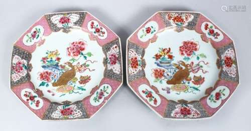 A GOOD PAIR OF 18TH / 19TH CENTURY CHINESE FAMILLE ROSE PORCELAIN PLATES, the decoration of panels