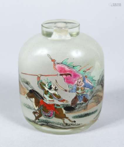 A GOOD 19TH CENTURY CHINESE REVERSE PAINTED GLASS SNUFF BOTTLE, the painted decoration depicting
