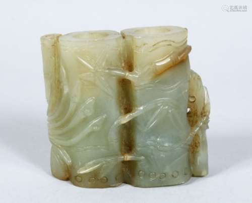 A GOOD 19TH / 20TH CENTURY CHINESE CARVED JADE DOUBLE GOURD BRUSH WASH, the brush wash with bamboo