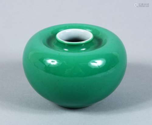 A GOOD CHINESE APPLE GREEN PORCELAIN BRUSH WASHER, the base bearing a six character kangxi mark