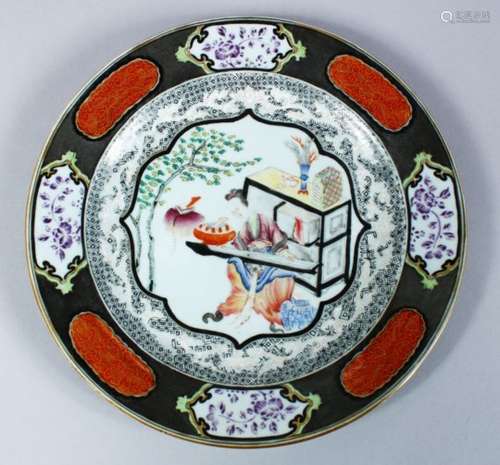 A GOOD 18TH / 19TH CENTURY CHINESE FAMILLE ROSE PORCELAIN PLATE, the plate decorate with scenes of a