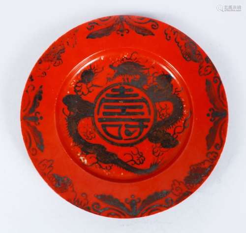 AN ORIENTAL 19TH / 20TH CENTURY PORCELAIN PLATE, decorated with a red overglaze with incised