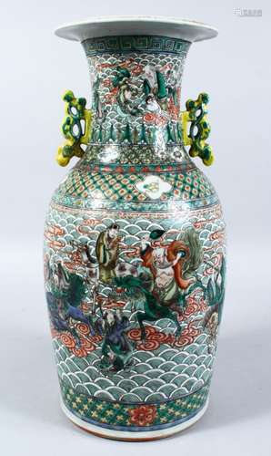 A GOOD 19TH CENTURY CHINESE FAMILLE VERTE PORCELAIN VASE, the body of the vase decorated with a wave