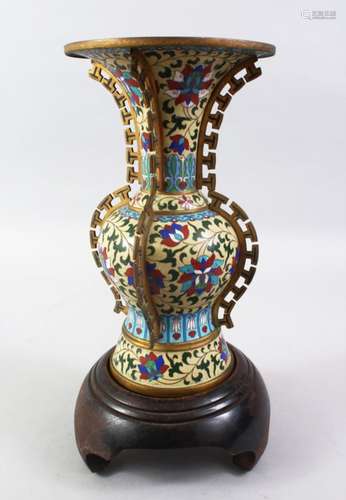 A FINE QUALITY 20TH CENTURY CHINESE CLOISONNE VASE, the vase with a pale yellow ground with formal