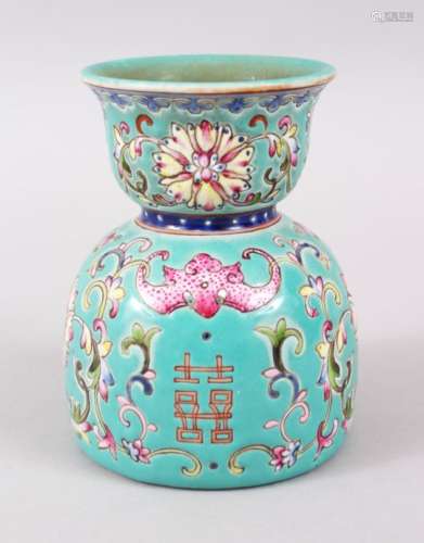 A GOOD 20TH CENTURY CHINESE TURQUOISE GROUND FAMILLE ROSE PORCELAIN BRUSH WASH, decorated with