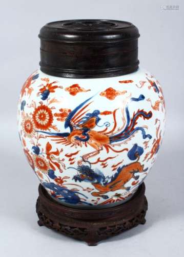 A GOOD CHINESE KANGXI PERIOD IMARI DECORATED PORCELAIN GINGER JAR & COVER, the body of the jar