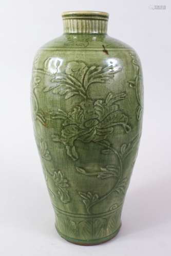 A GOOD 15TH / 16TH CENTURY CHINESE MING DYNASTY CHEKIANG CELADON MEIPING VASE, the body of the