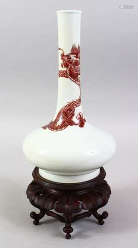 A GOOD CHINESE IRON RED PORCELAIN DRAGON BOTTLE VASE, the body of the vase with an intertwined