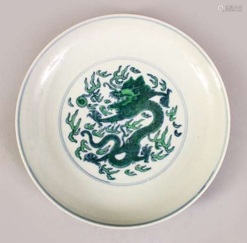 A GOOD CHINESE FAMILLE VERTE GREEN DRAGON PORCELAIN DISH, decorated with a dragon chasing the