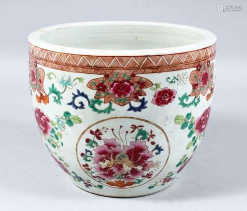 A GOOD 19TH CENTURY CHINESE FAMILLE ROSE PORCELAIN JARDINIERE, decorated with roundels of floral