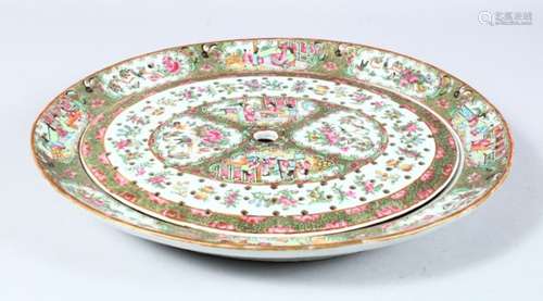 A GOOD 19TH CENTURY CHINESE CANTON FAMILLE ROSE PORCELAIN STRAINTER AND STAND, the body of the