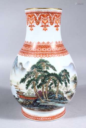 A GOOD 20TH CENTURY CHINESE REPUBLICAN STYLE PORCELAIN VASE, the vase with a detailed view of a