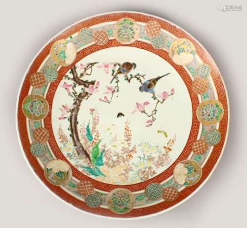 A LARGE 19TH CENTURY JAPANESE IMARI PORCELAIN CHARGER, decorated with a central large panel