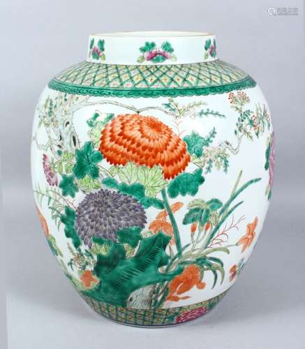 A GOOD 19TH CENTURY CHINESE FAMILLE VERTE PORCELAIN JAR, the jar decorated with scenes of