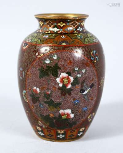 A FINE QUALITY JAPANESE MEIJI PERIOD GOLD WIRE CLOISONNE VASE, decorated in the style of namikawa