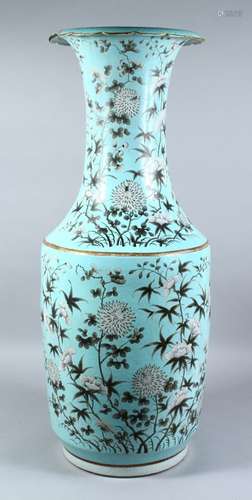 A LARGE 19TH CENTURY CHINESE TURQUOISE GROUND FAMILLE ROSE PORCELAIN VASE, the body of the