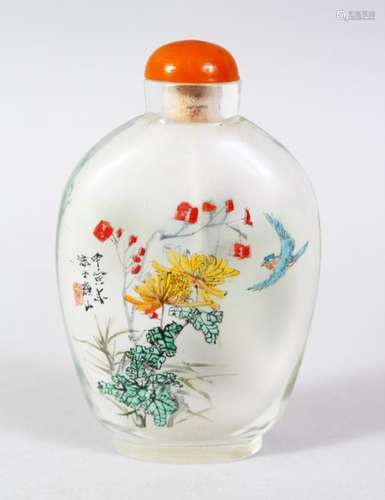 A GOOD 19TH / 20TH CENTURY CHINESE REVERSE PAINTED GLASS SNUFF BOTTLE, the painted scene depicting