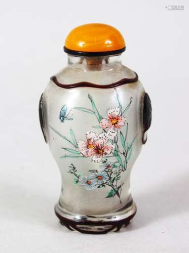 A GOOD 19TH / 20TH CENTURY CHINESE REVERSE PAINTED GLASS SNUFF BOTTLE, with moulded overlay