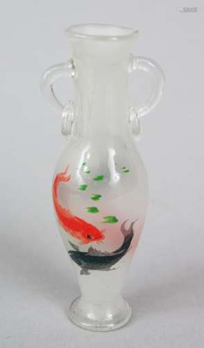 A GOOD CHINESE 20TH CENTURY REPUBLIC STYLE GLASS PAINTED SNUFF BOTTLE, the glass bottle with twin