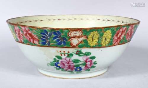 A 19TH CENTURY CHINESE FAMILLE ROSE PORCELAIN BOWL, the body of the bowl decorated with scenes of