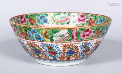 A GOOD 19TH CENTURY CHINESE FAMILLE ROSE & BLUE & WHITE PORCELAIN BOWL, the body of the bowl