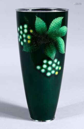 A GOOD JAPANESE TAISHO / SHOWA PERIOD CLOISONNE VASE BY ANDO, the body of the vase with a green