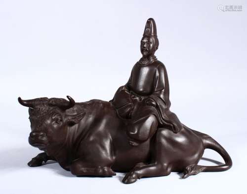 A GOOD JAPANESE MEIJI PERIOD BRONZE OKIMONO - OXEN & ATTENDANT, the bronze okimono in a recumbent