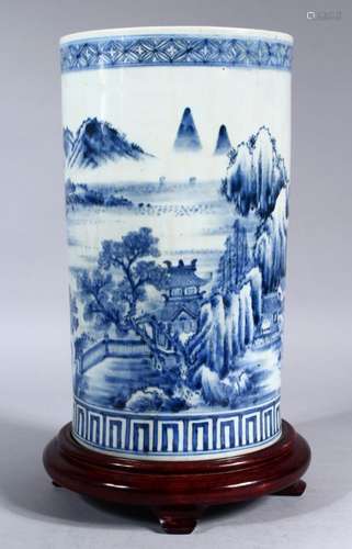 A GOOD EDO 18TH CENTURY JAPANESE BLUE & WHITE PORCELAIN CYLINDRICAL VASE & STAND, the body of the