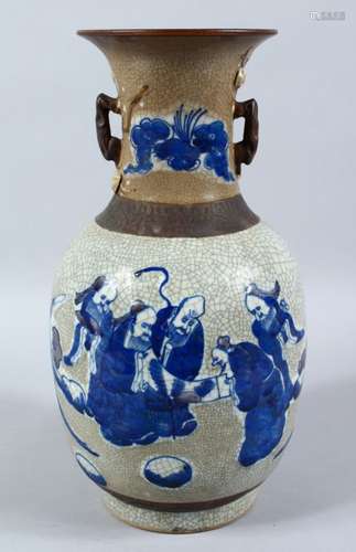 A GOOD CHINESE BLUE & WHITE PORCELAIN CRACKLE GLAZE VASE, decorated with five immortal figures