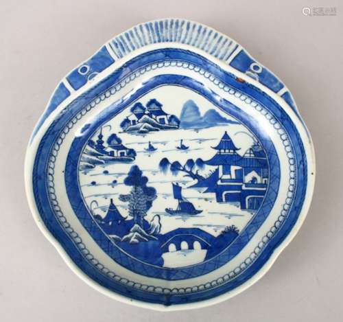 A GOOD 18TH CENTURY CHINESE BLUE & WHITE NAN KING PORCELAIN DISH, the moulded dish decorated with