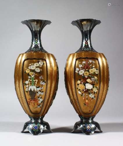 A FINE PAIR OF JAPANESE MEIJI PERIOD GOLD LACQUER & SHIBAYAMA VASES, the body of the vases finely