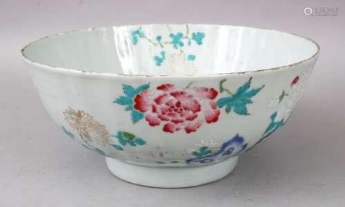 AN 18TH CENTURY CHINESE QIANLONG EXPORT FAMILLE ROSE PORCELAIN RIBBED BOWL, the bowl decorated