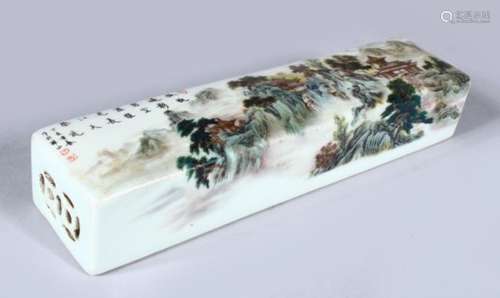 A GOOD CHINESE REPUBLIC PORCELAIN PILLOW, decorated with scenes of landscapes and with chinese