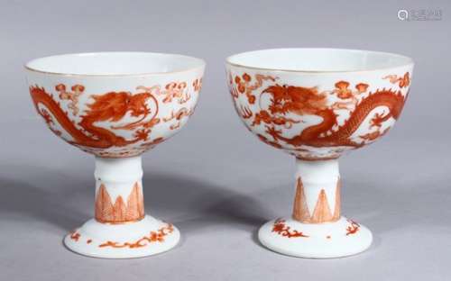 A PAIR OF LATE QING DYNASTY CHINESE IRON RED PORCELAIN DRAGON STEM CUPS, the body of the cups