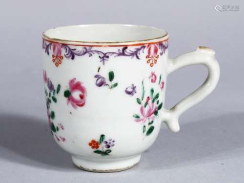 AN 18TH CENTURY CHINESE QIANLONG FAMILLE ROSE PORCELAIN CUP, the body decorated with floral display,