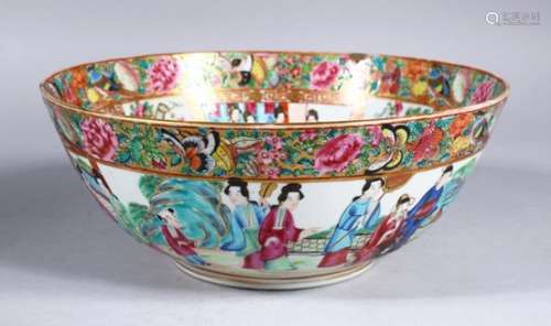 A GOOD 19TH CENTURY CHINESE CANTON FAMILLE ROSE PORCELAIN BOWL, decorated with panels of figures