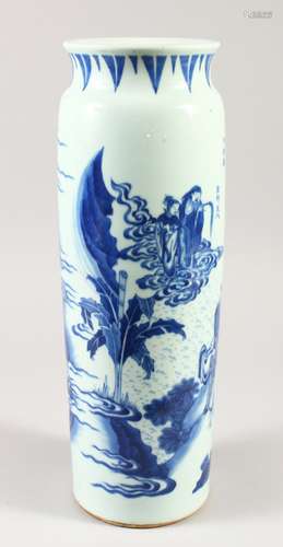 A LARGE GOOD QUALITY CHINESE TRANSITIONAL STYLE BLUE & WHITE PORCELAIN SLEEVE VASE, the base