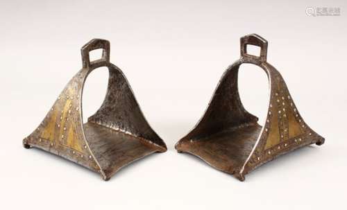 A GOOD EARLY PAIR OF HORSE STIRRUPS, with gold inlaid decoration, 16cm high.