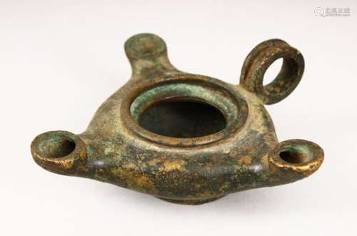 A CAST BRONZE TRIPLE SPOUT OIL LAMP, 15cm wide.