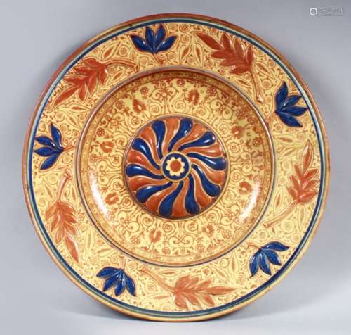 A GOOD LARGE SPANISH CIRCULAR CHARGER, with lustre decoration, 50cm diameter.