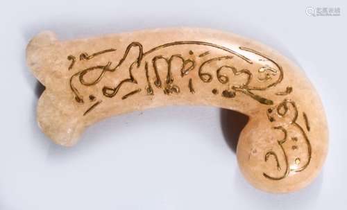 A GOOD EARLY 20TH CENTURY INDIAN MUGHAL CARVED JADE DAGGER KHANJAR HANDLE,the carved handle with