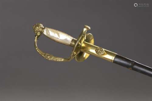 Épée à pommeau de nacre et garde de bronze. XIXe …