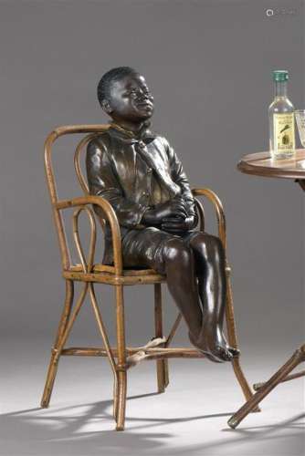 Statuette de jeune noir en terre cuite assis sur u…