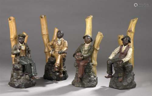 Quatre statuettes en terre cuite polychrome représ…