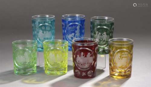 Suite de sept verres gobelets en cristal coloré gr…