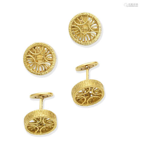 A pair of gold cufflinks, by David Thomas, 1972