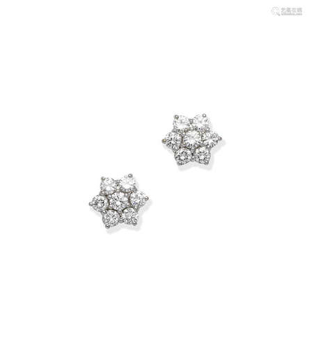 A pair of diamond cluster earstuds