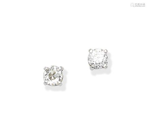 A pair of diamond earstuds